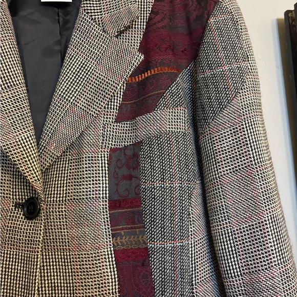 Really stunning multi fabric blazer! - Picture 2 of 6